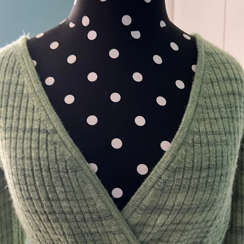 American Eagle crop sweater - Picture 2 of 4